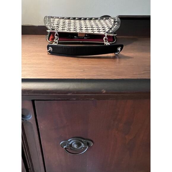 Vintage RARE Trina Turk Black & White Hounds tooth Metal Frame Studded Purse/Bag - Picture 17 of 17